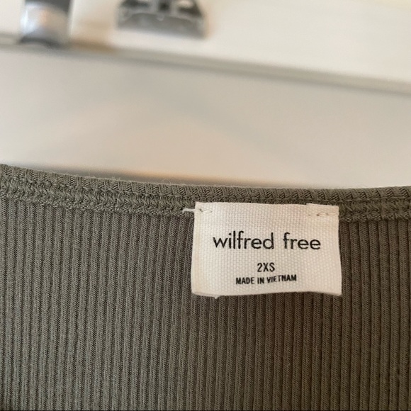 Aritzia cropped top - Picture 2 of 2